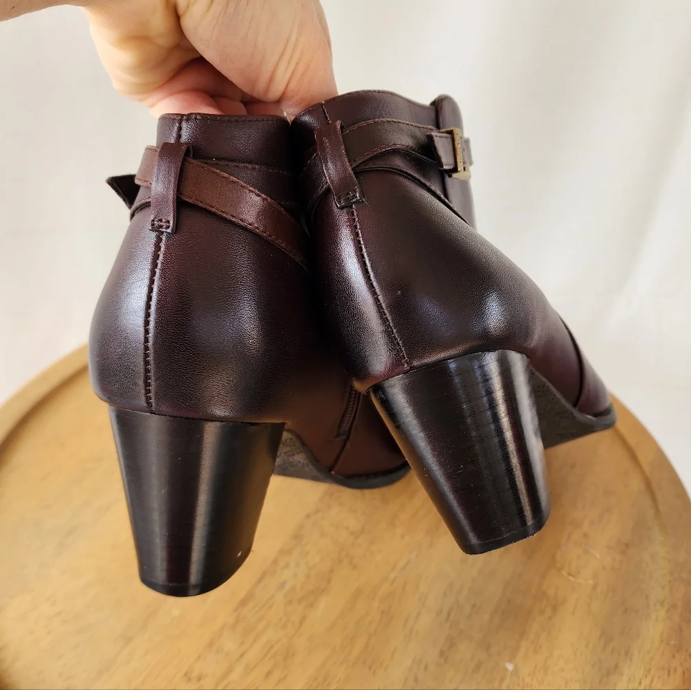 Vionic Upton Brown Ankle Boots